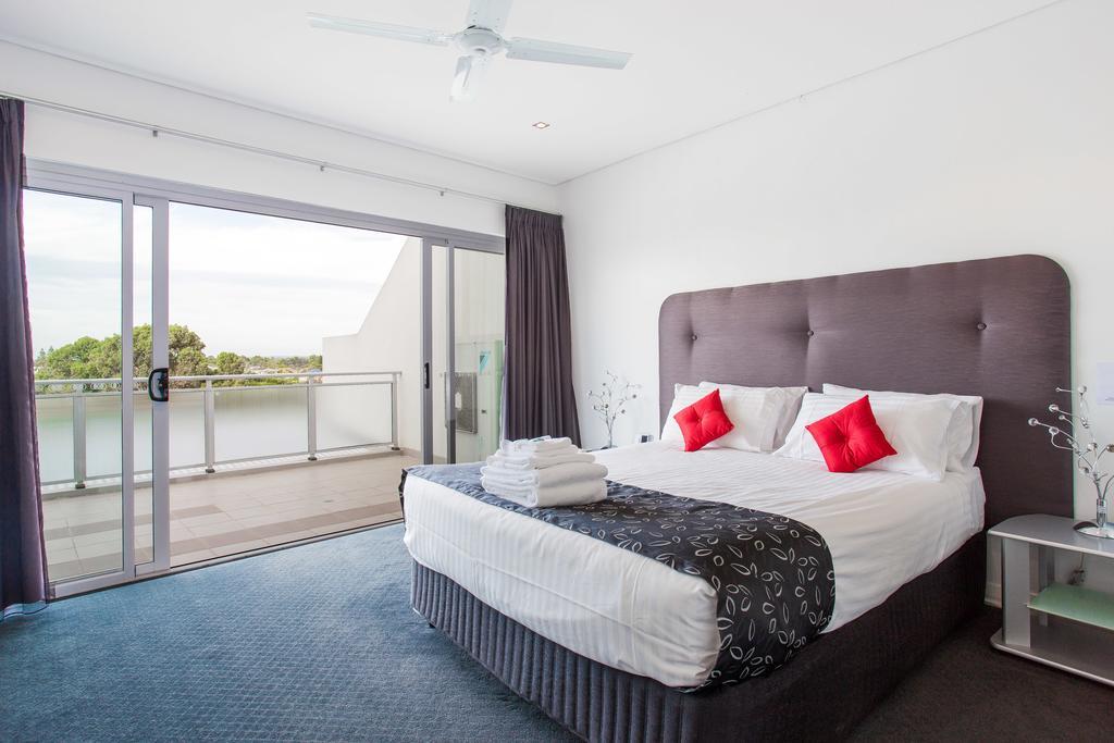 Spinnakers By Rockingham Apartments Buitenkant foto