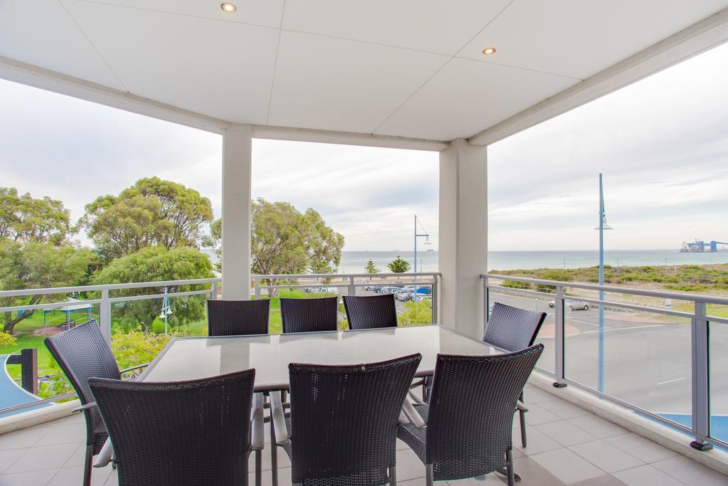 Spinnakers By Rockingham Apartments Buitenkant foto