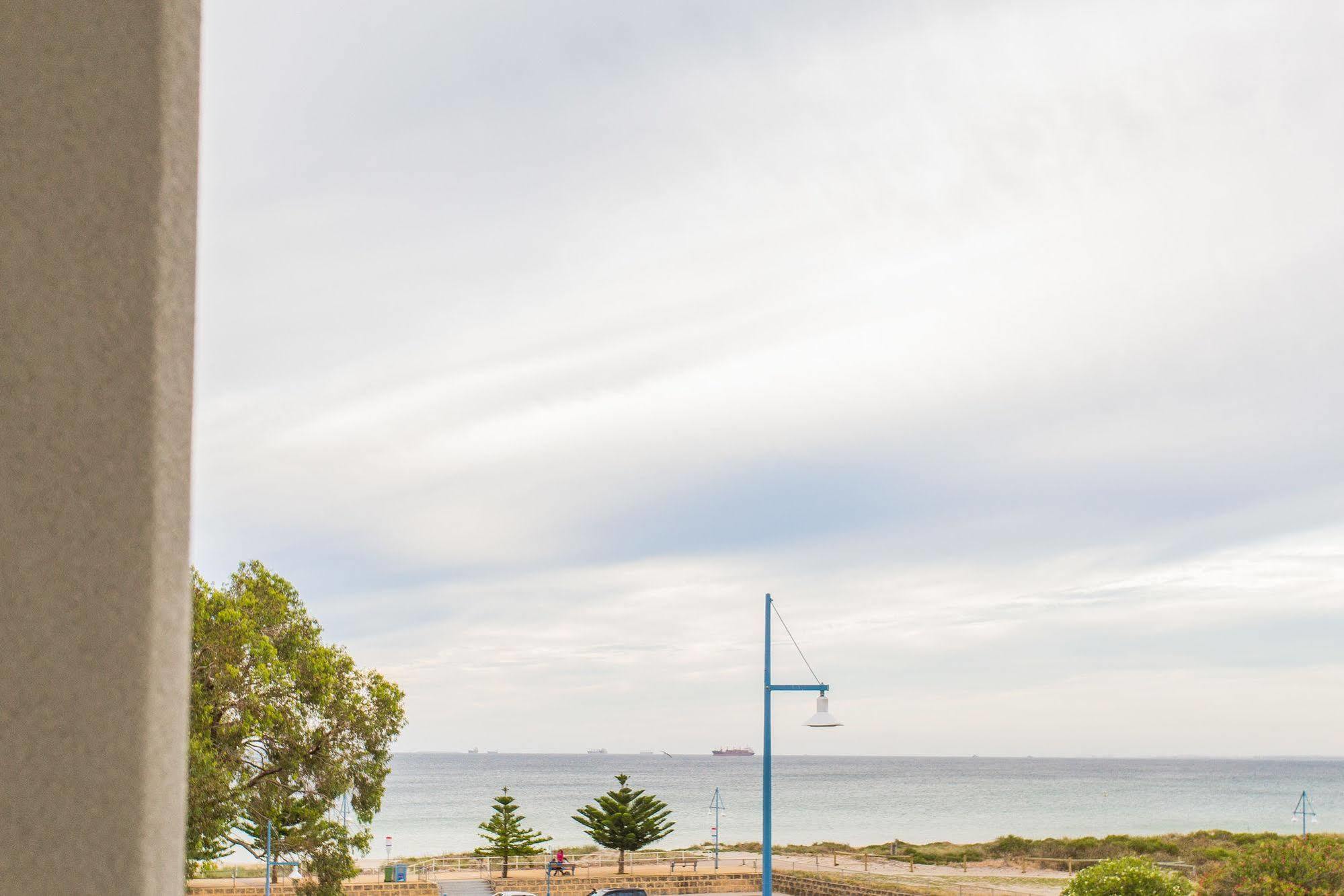 Spinnakers By Rockingham Apartments Buitenkant foto