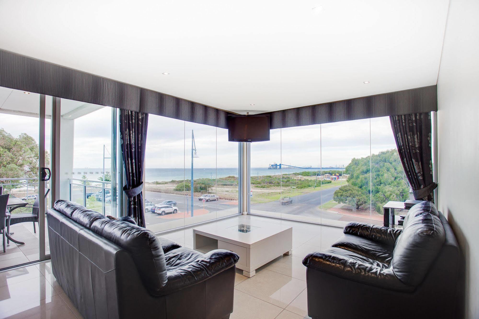 Spinnakers By Rockingham Apartments Buitenkant foto